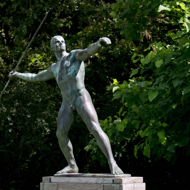 Skulptur Speerwerfer Volkspark Schöneberg von Karl Möbius (1921)