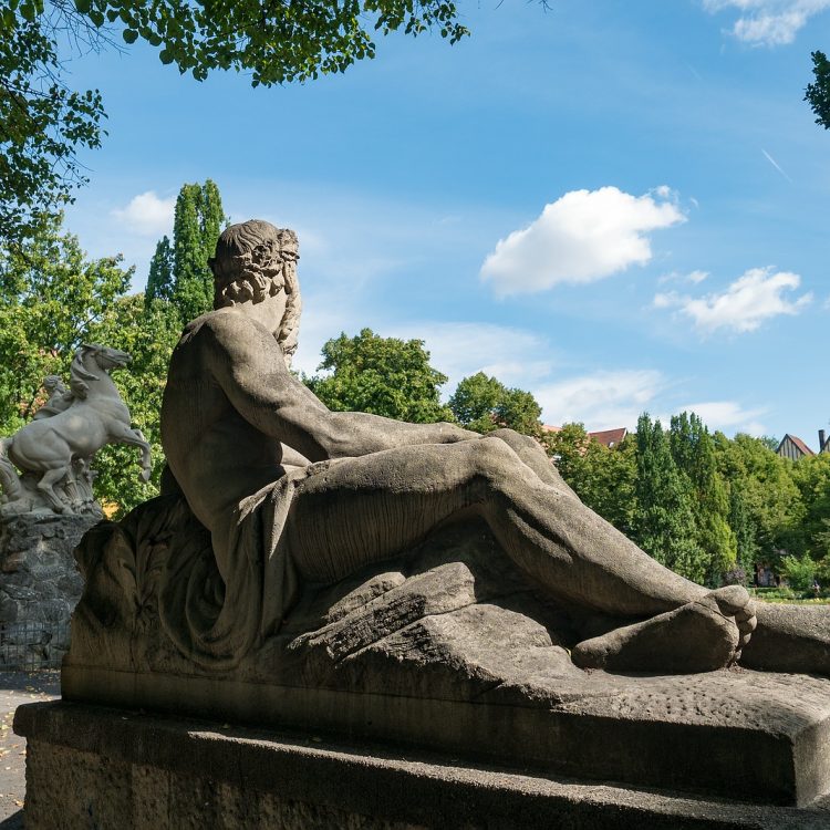 Siegfriedbrunnen am Rüdesheimer Platz in Berlin