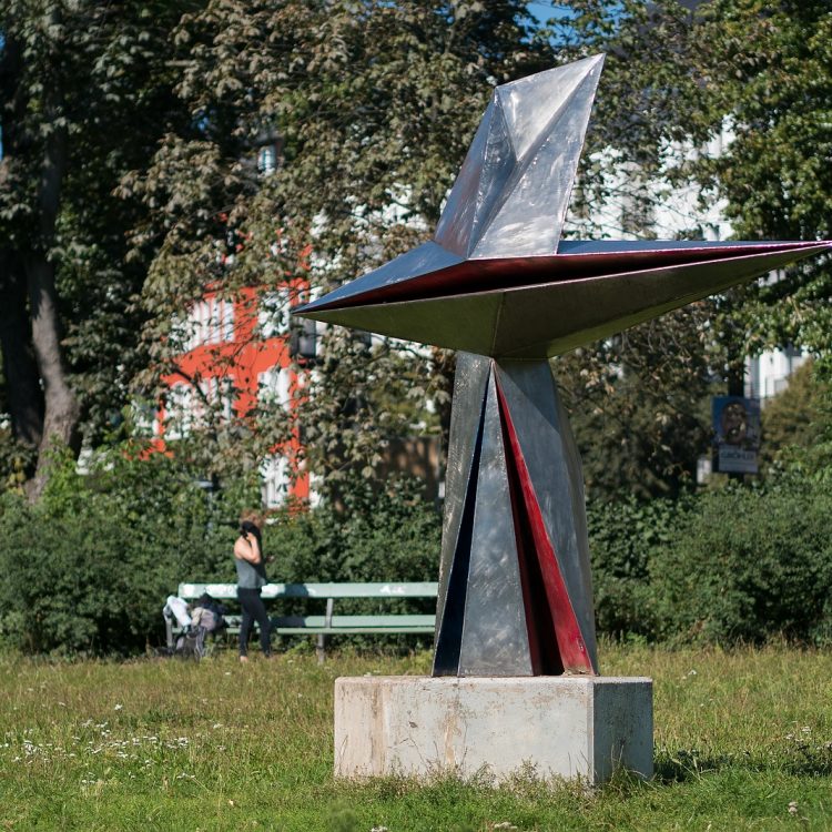 Skulptur mit Kern rot/blau
