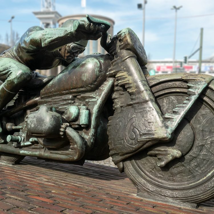 Motorradfahrerdenkmal von Max Esser