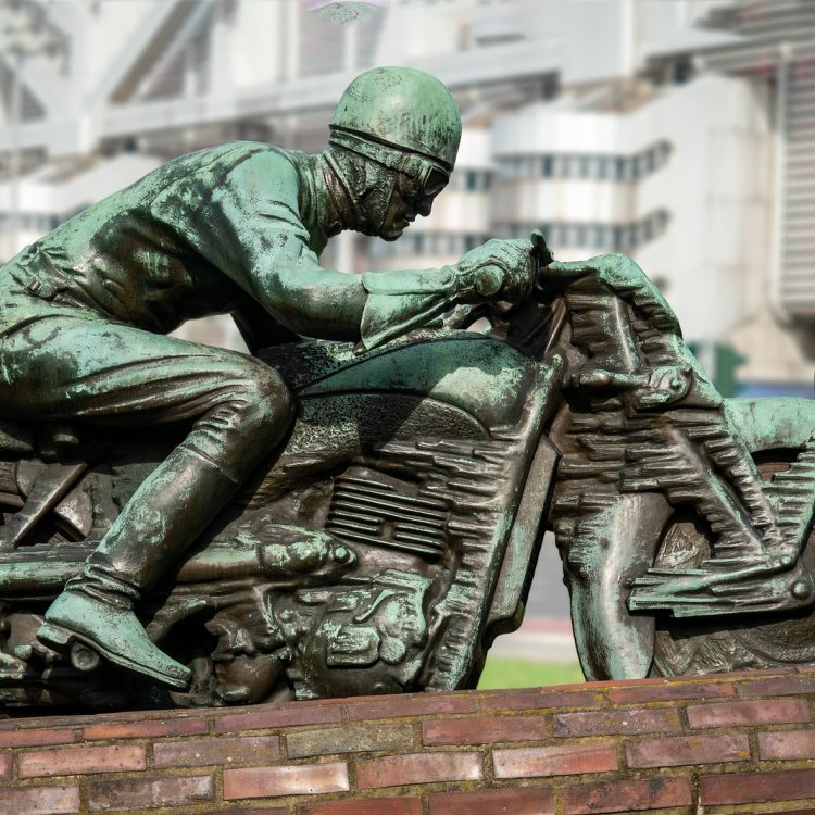 Motorradfahrerdenkmal von Max Esser