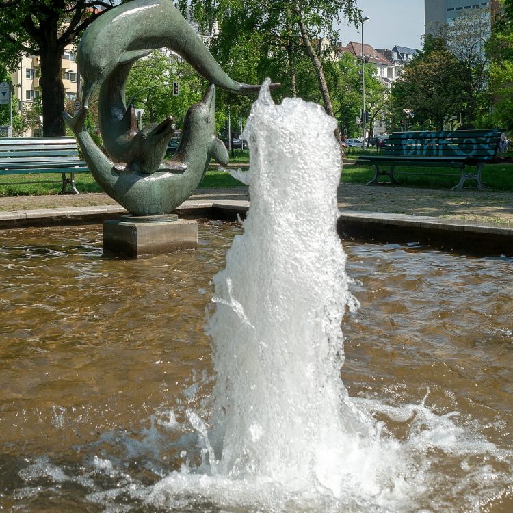 Delphinbrunnen am Hohenzollernplatz von Hans Bautz