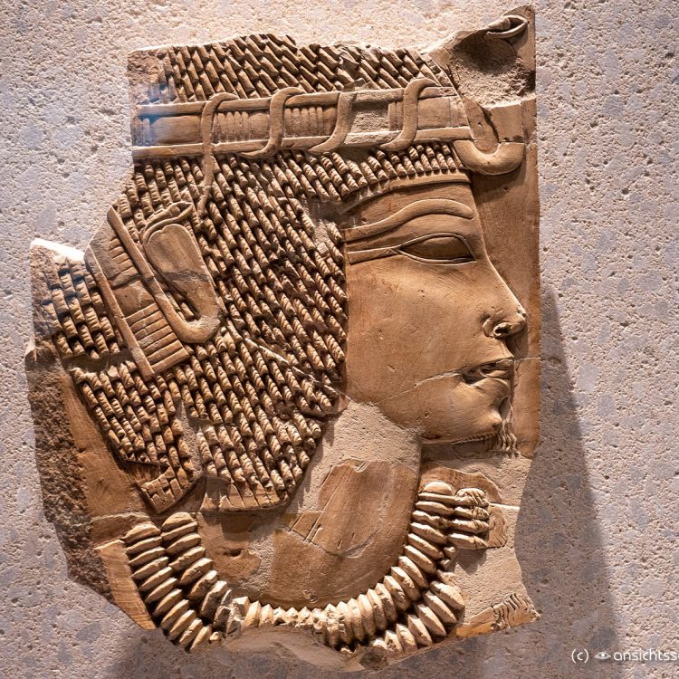 Neues Museum, Grabrelief König Amenophis III (ca. 1360 v. unserer Zeitrechnung)